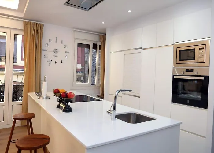 Piso Reformado A 2 Min Del Casco Viejo Con Garaje Gratis Apartment *