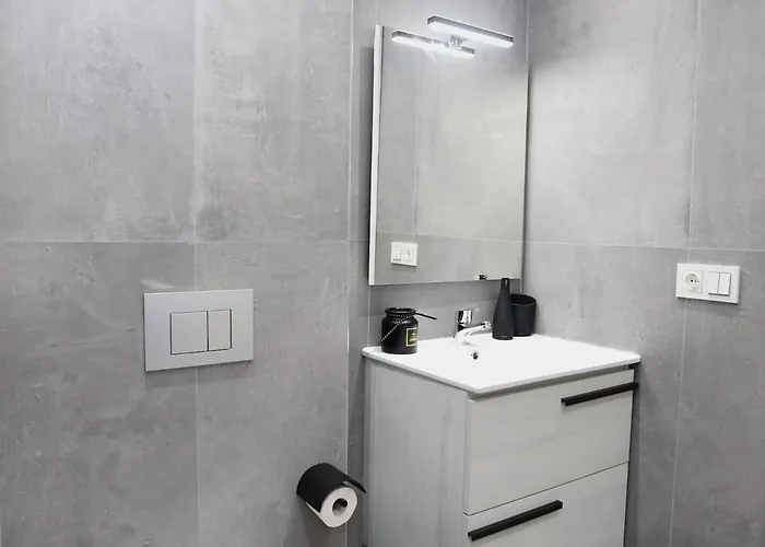 Piso Reformado A 2 Min Del Casco Viejo Con Garaje Gratis Apartment *