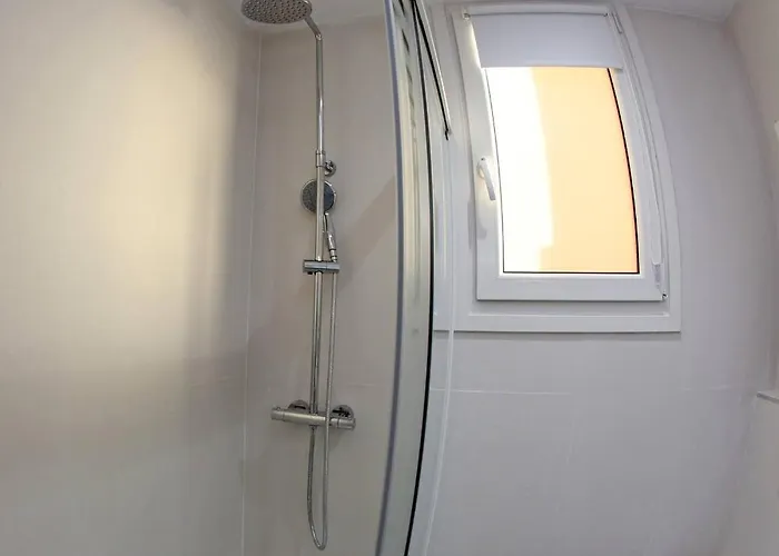 Piso Reformado A 2 Min Del Casco Viejo Con Garaje Gratis *